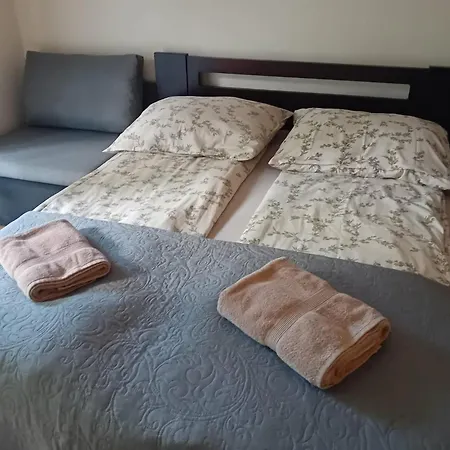 Regina Maris - Andersz Z Miejscem Postojowym Apartman *