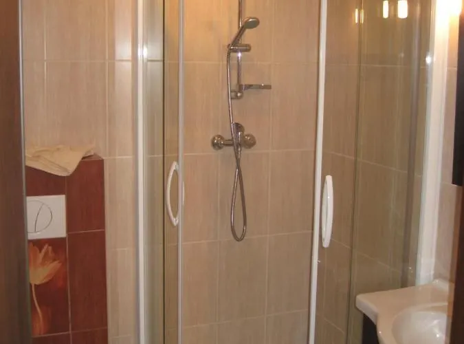 Regina Maris - Andersz Z Miejscem Postojowym Svinoústí